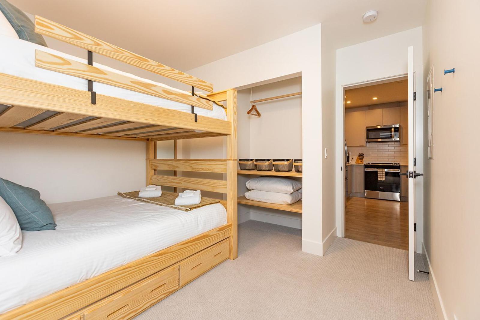Tally Ho By Revelstoke Vacations Exterior foto