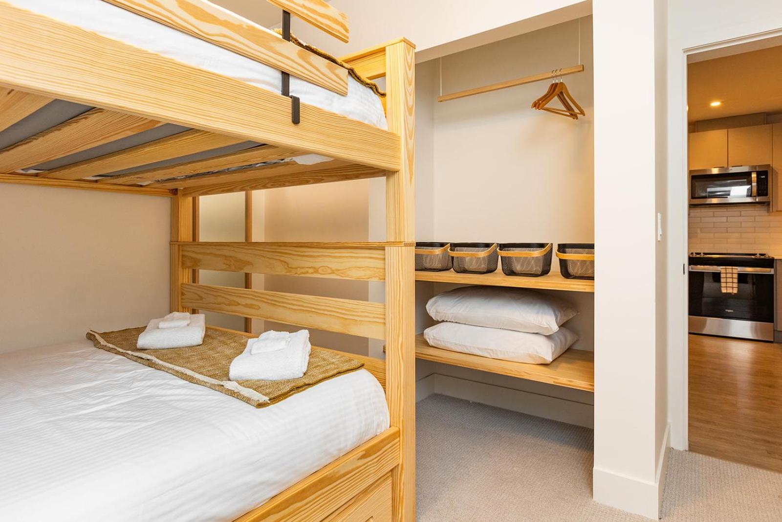 Tally Ho By Revelstoke Vacations Exterior foto