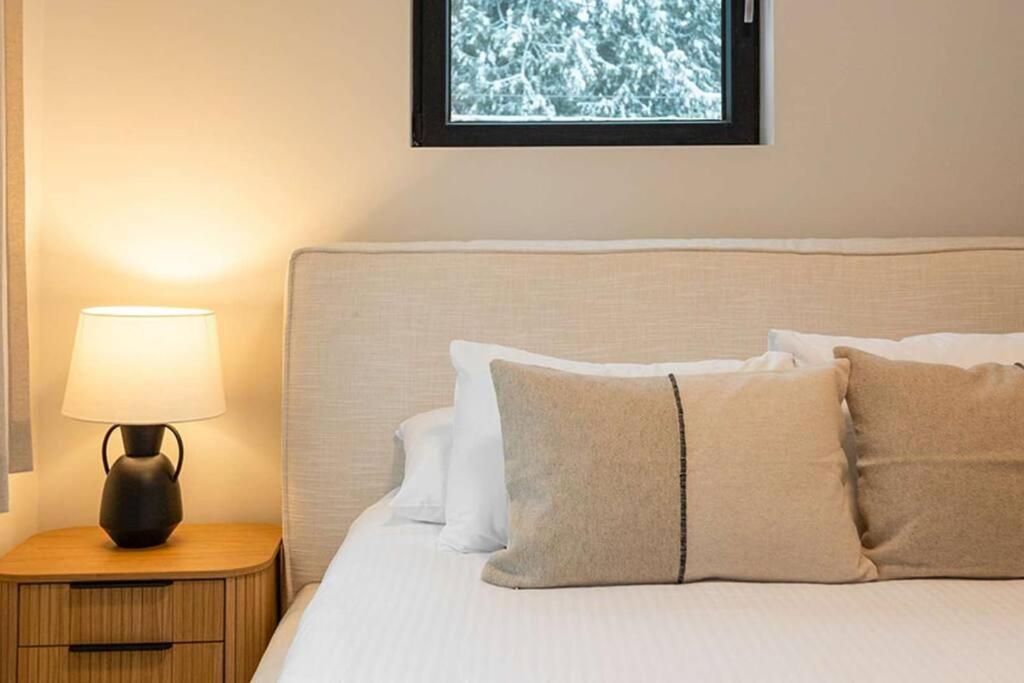 Tally Ho By Revelstoke Vacations Exterior foto