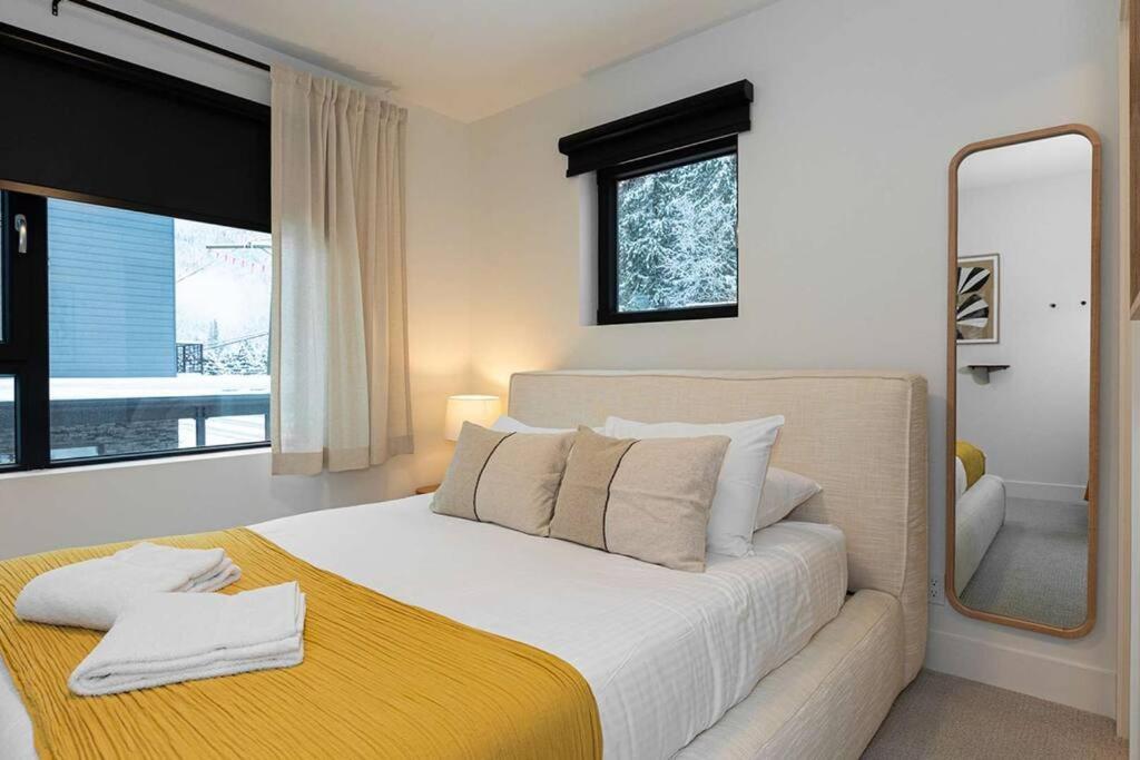 Tally Ho By Revelstoke Vacations Exterior foto