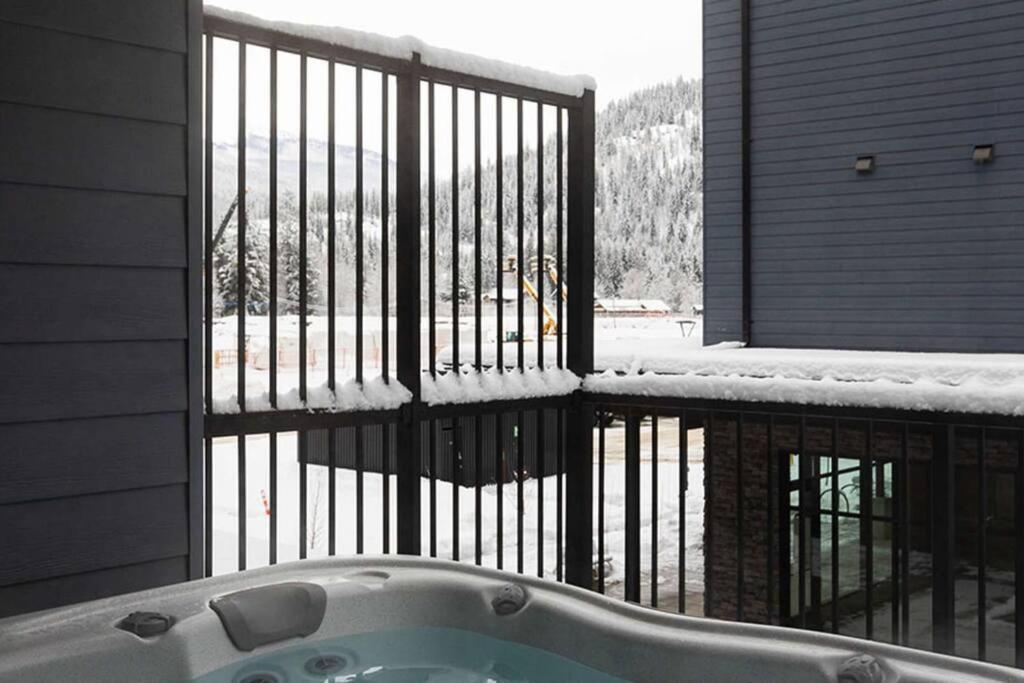 Tally Ho By Revelstoke Vacations Exterior foto