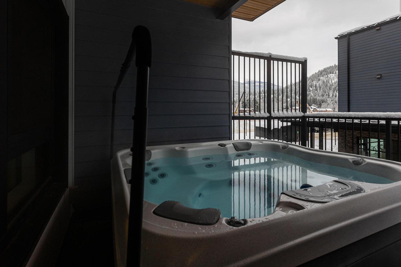 Tally Ho By Revelstoke Vacations Exterior foto