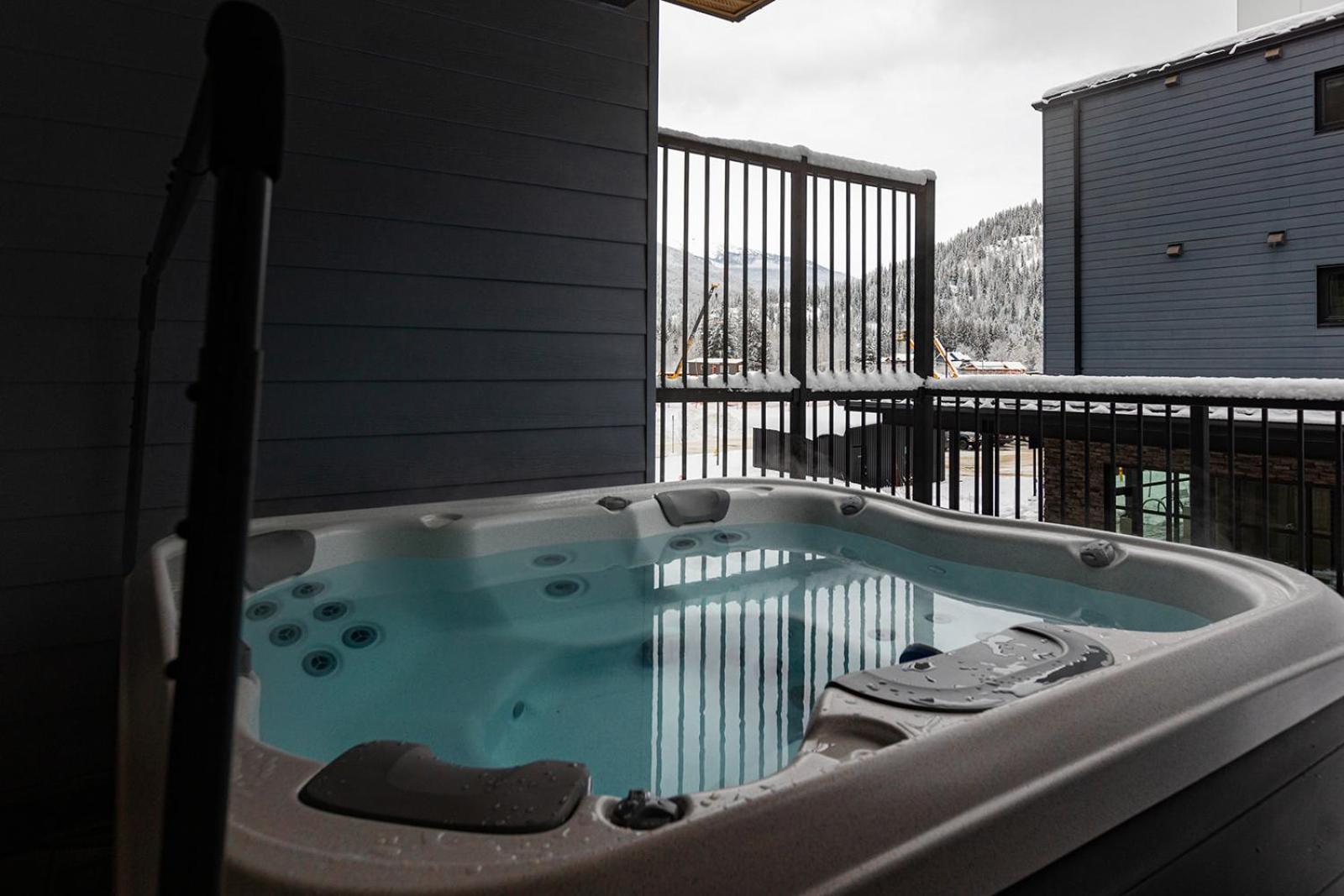 Tally Ho By Revelstoke Vacations Exterior foto