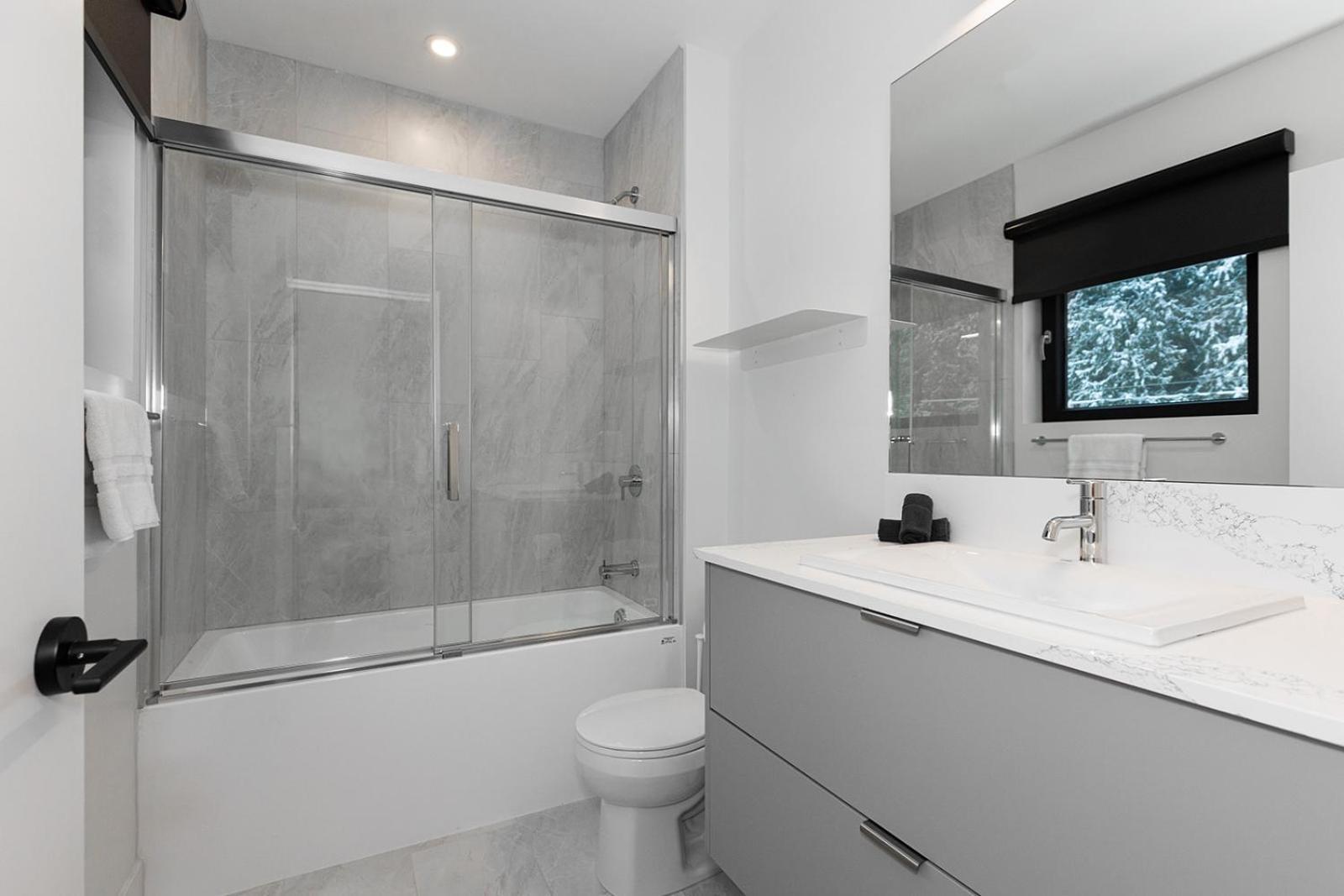 Tally Ho By Revelstoke Vacations Exterior foto